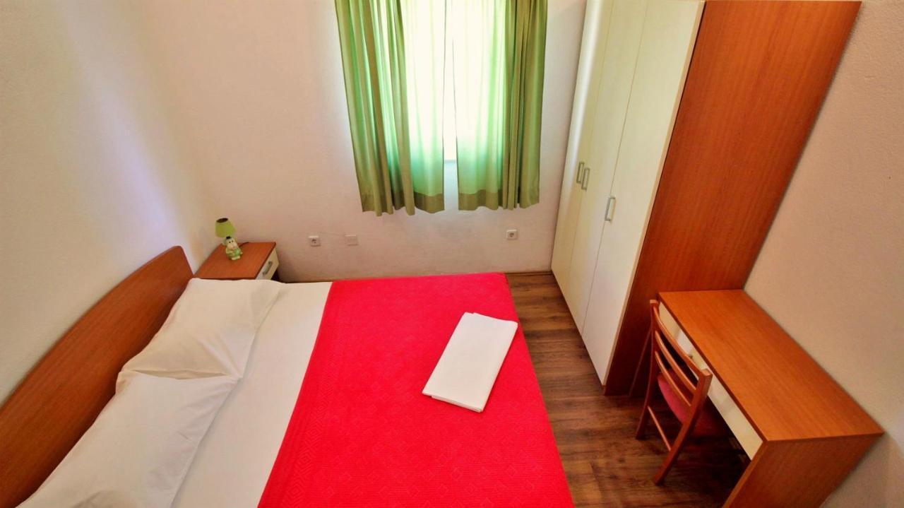 Apartments Marko Nemira Омиш Экстерьер фото