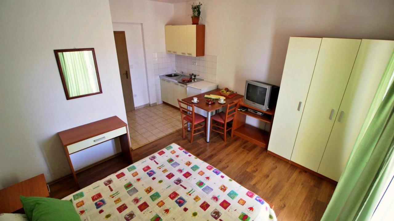Apartments Marko Nemira Омиш Экстерьер фото