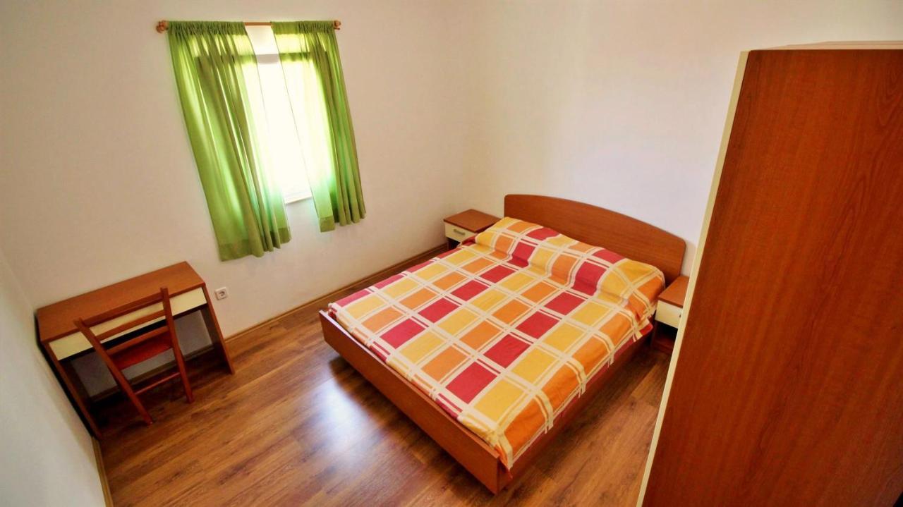 Apartments Marko Nemira Омиш Экстерьер фото