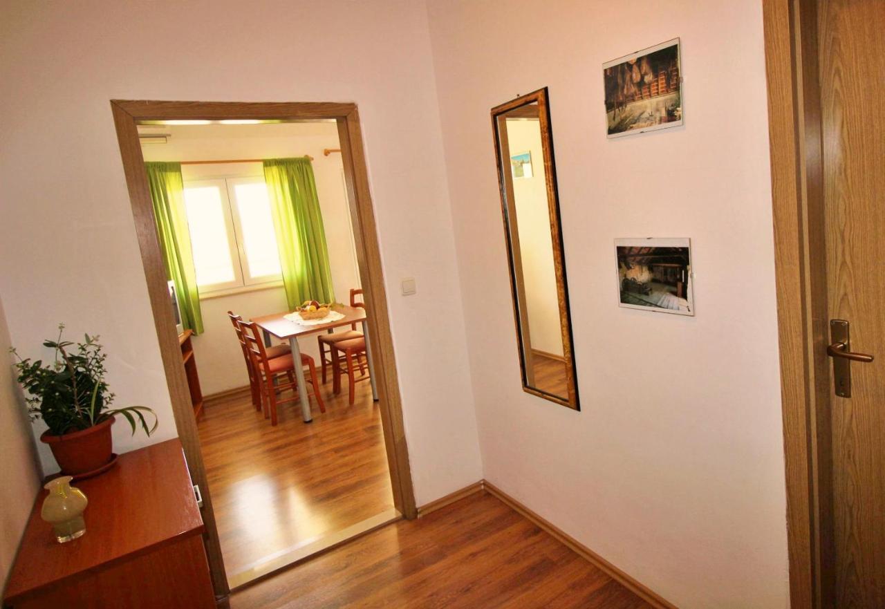 Apartments Marko Nemira Омиш Экстерьер фото