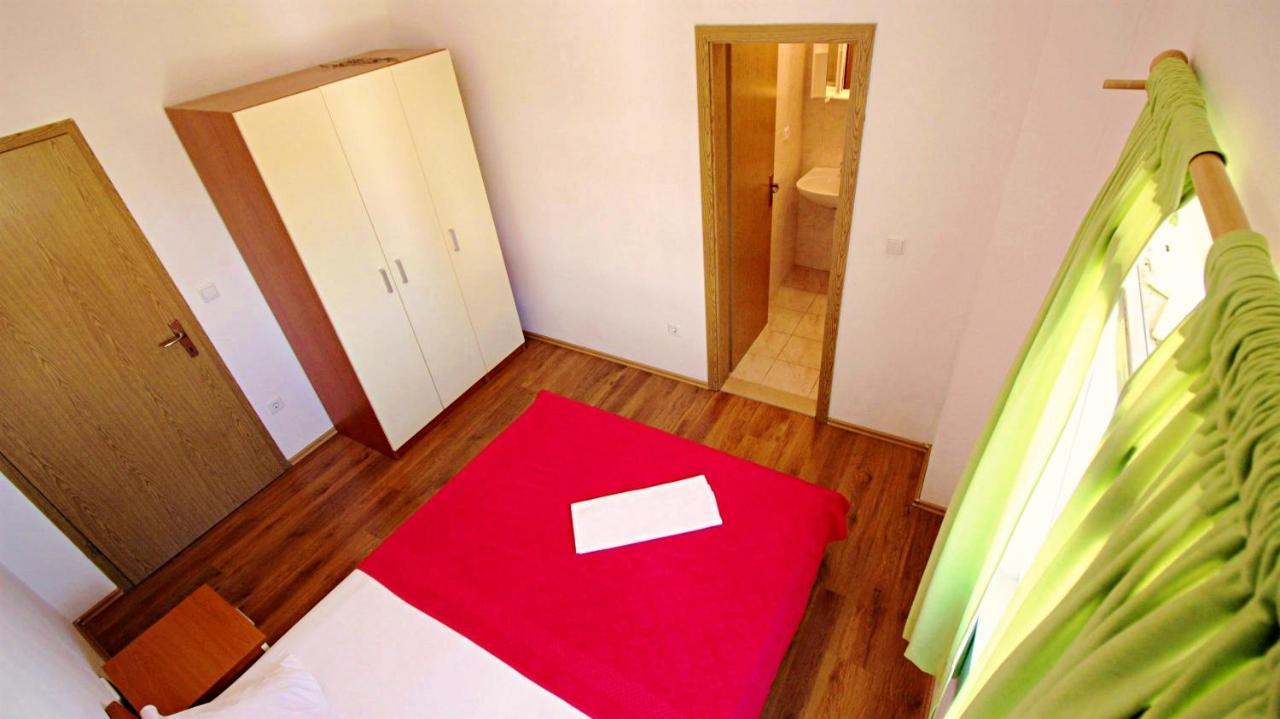 Apartments Marko Nemira Омиш Экстерьер фото