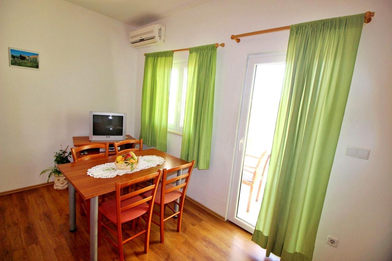 Apartments Marko Nemira Омиш Экстерьер фото