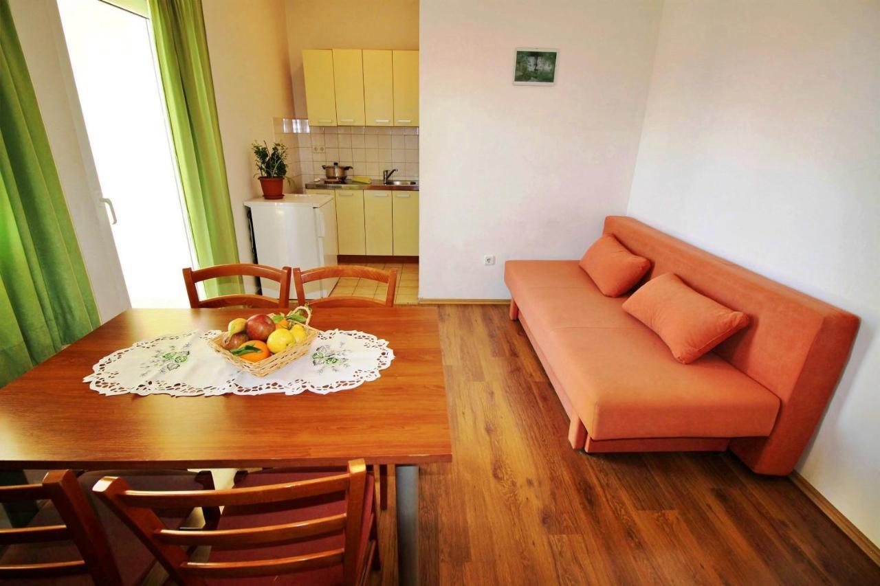 Apartments Marko Nemira Омиш Экстерьер фото