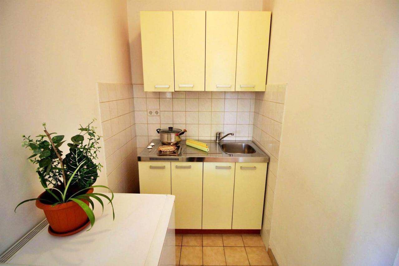 Apartments Marko Nemira Омиш Экстерьер фото