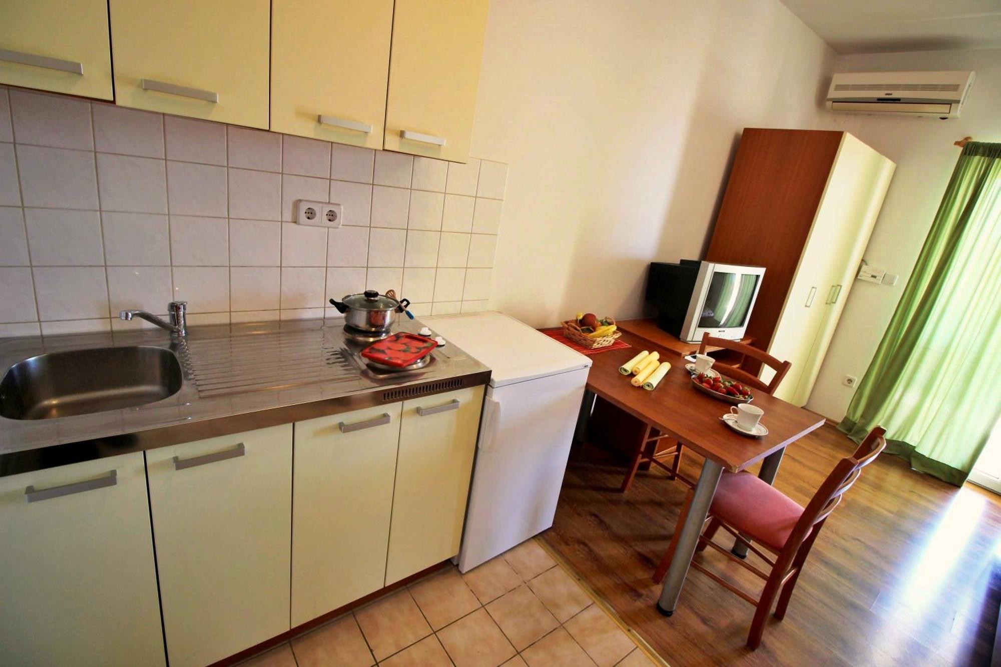 Apartments Marko Nemira Омиш Номер фото