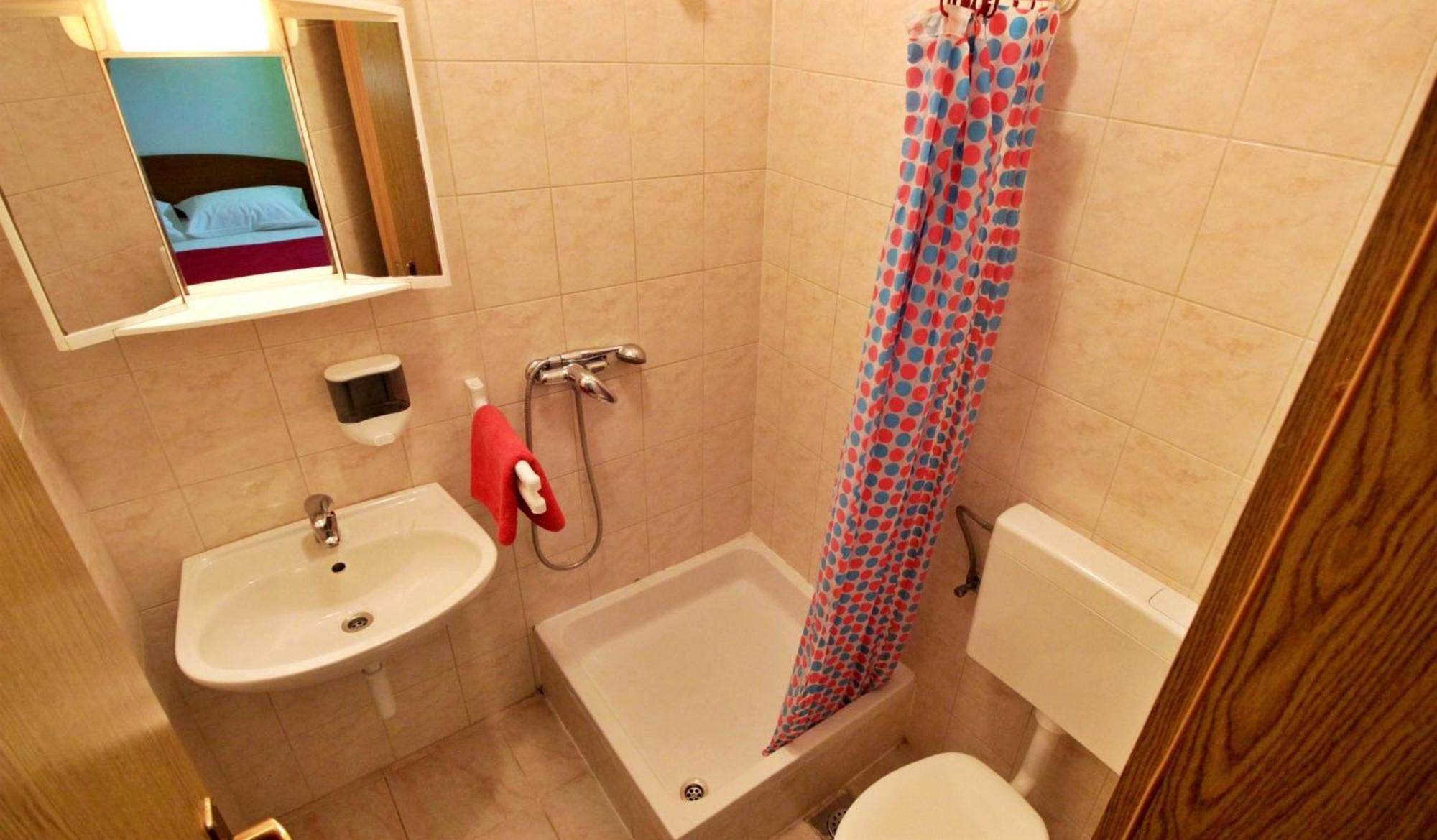 Apartments Marko Nemira Омиш Номер фото